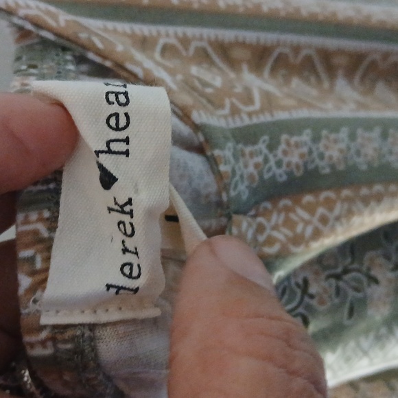 Derek Heart Sleeveless Romper - Picture 3 of 6